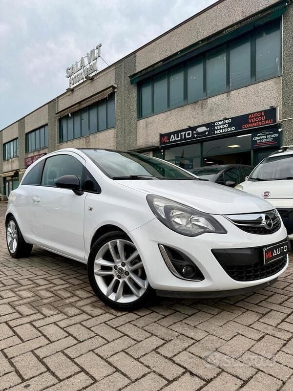 Bianco Usata 2014 Opel Corsa Tre volumi | 4500 € (Buon prezzo) - Immagine 1/4