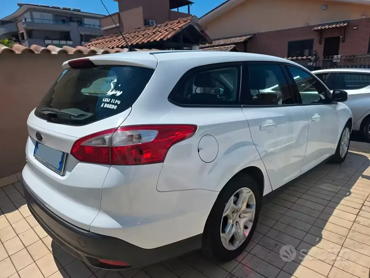 Usata Ford Focus 116 CV (85 kW) 2013 Bianco Station wagon