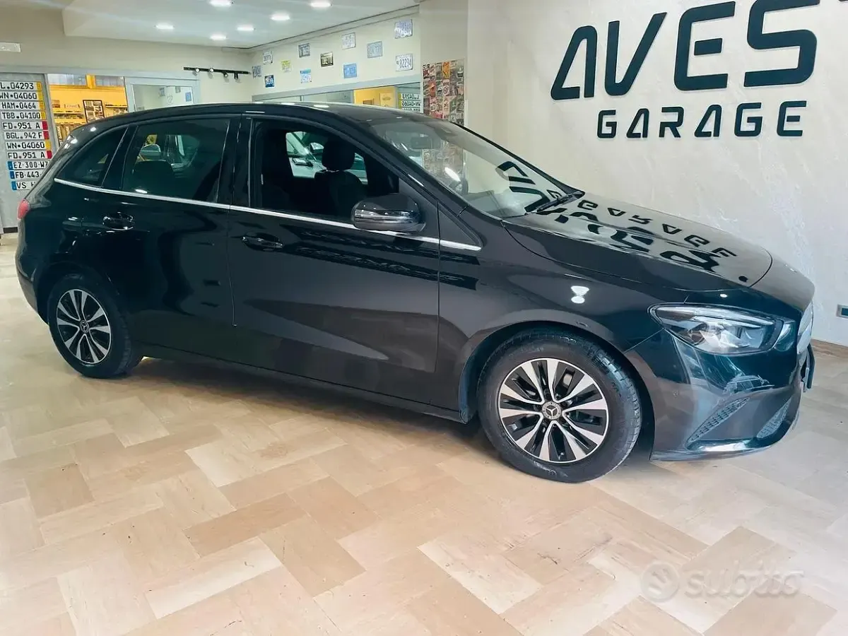 Usata Mercedes B180 116 CV (85 kW) 2020 Nero Utilitaria