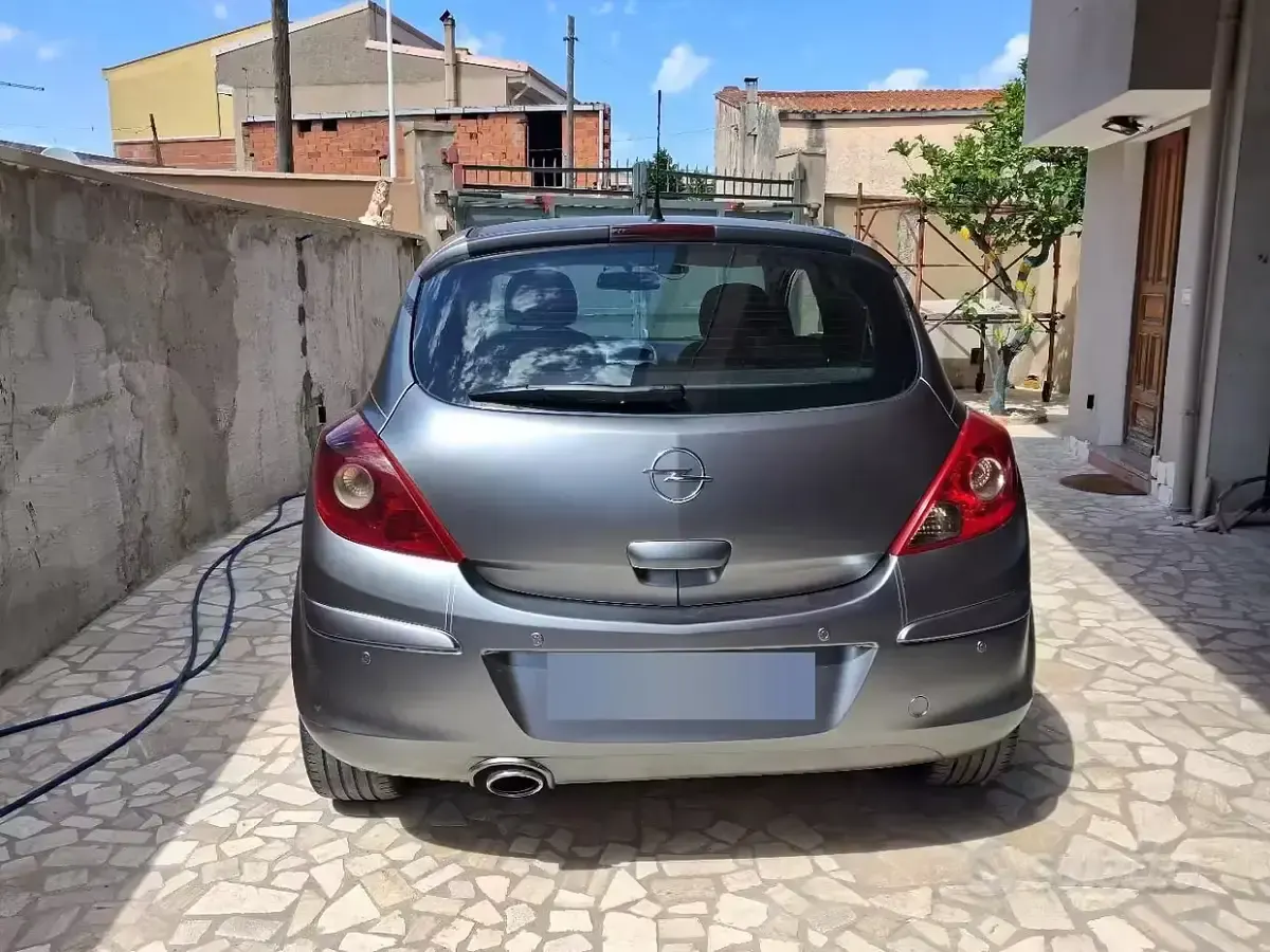 Usata Opel Corsa 90 CV (66 kW) 2007 Grigio Utilitaria