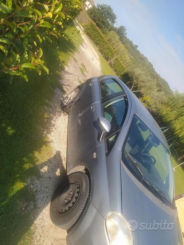 Usata Fiat Grande Punto 75 CV (55 kW) 2007 Grigio Utilitaria