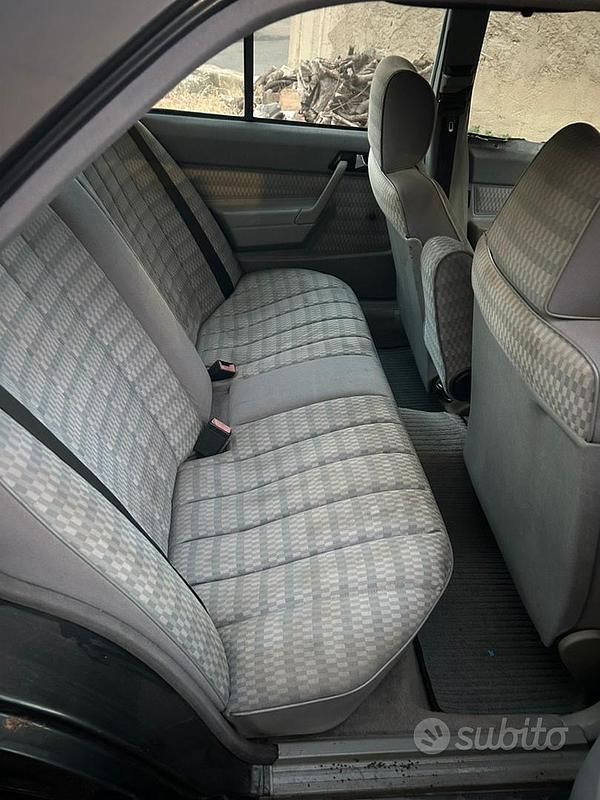 Usata Mercedes 190 120 CV (88 kW) 1990 Berlina