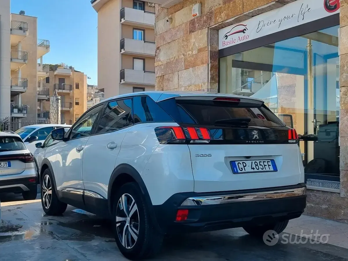 Usata Peugeot 3008 Allure 131 CV (96 kW) 2023 Bianco SUV