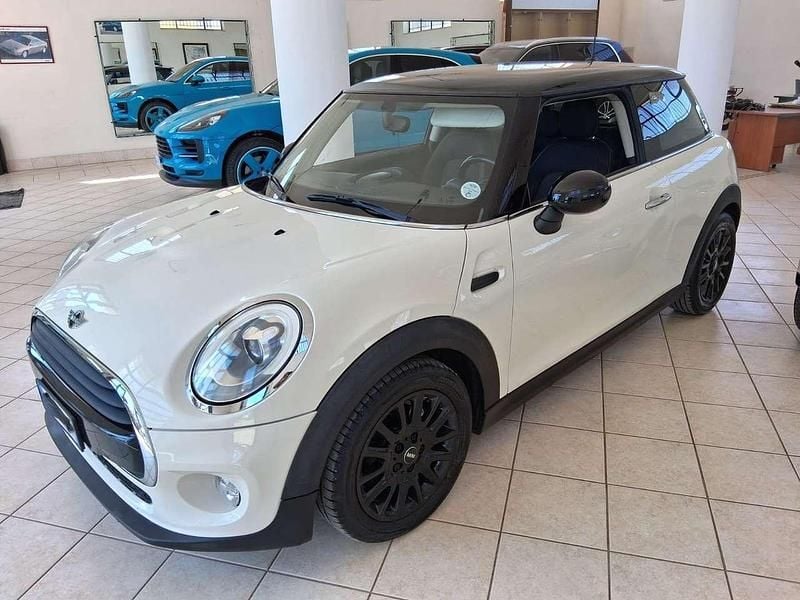 Usata Mini Cooper D Hype 116 CV (85 kW) 2017 Beige Utilitaria