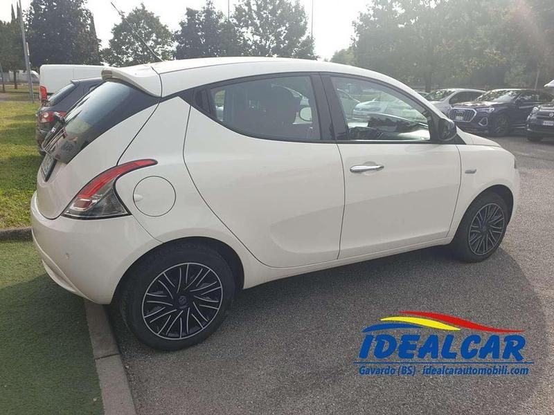 Usata Lancia Ypsilon Gold 69 CV (50 kW) 2018 Bianco Utilitaria