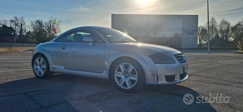 Usata Audi TT Ambiente 179 CV (131 kW) 2004 Grigio Coupé