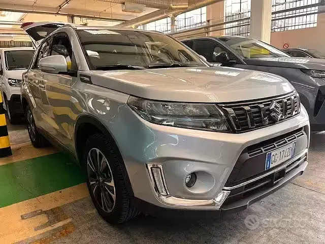 Usata Suzuki Vitara 129 CV (94 kW) 2021 Argento SUV