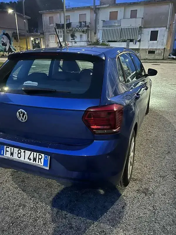 Usata VW Polo Comfortline 101 CV (74 kW) 2019 Blu/azzurro Utilitaria