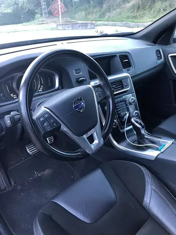 Usata Volvo V60 R-Design 190 CV (139 kW) 2016 Nero Station wagon