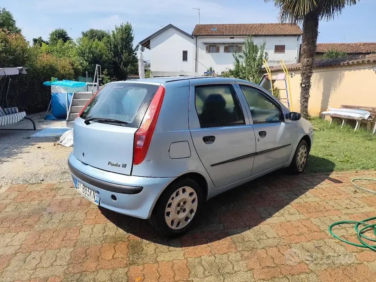 Usata Fiat Punto 80 CV (58 kW) 2002 Utilitaria