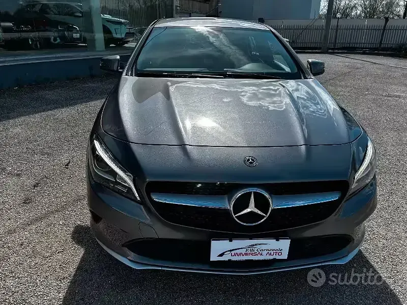 Usata Mercedes CLA200 Business 136 CV (100 kW) 2018 Grigio Coupé