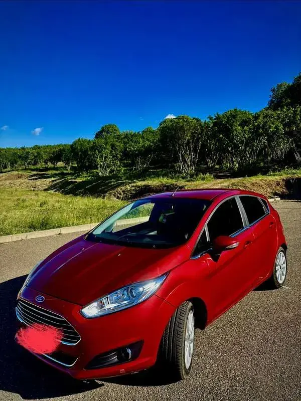 Usata Ford Fiesta Titanium 95 CV (69 kW) 2016 Rosso Utilitaria