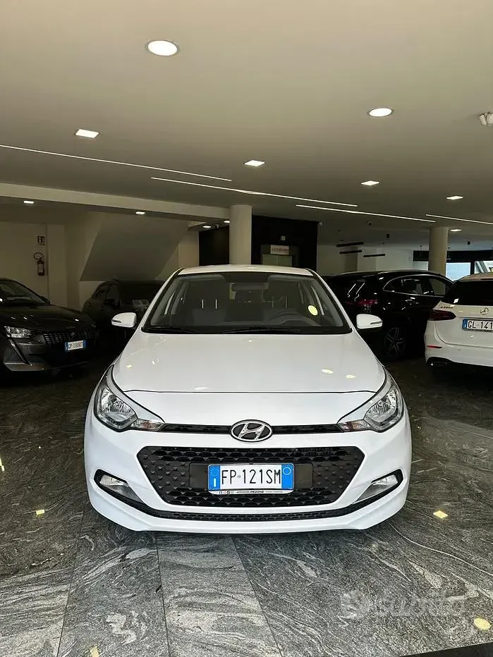 Usata Hyundai i20 Comfort 75 CV (55 kW) 2018 Bianco Berlina