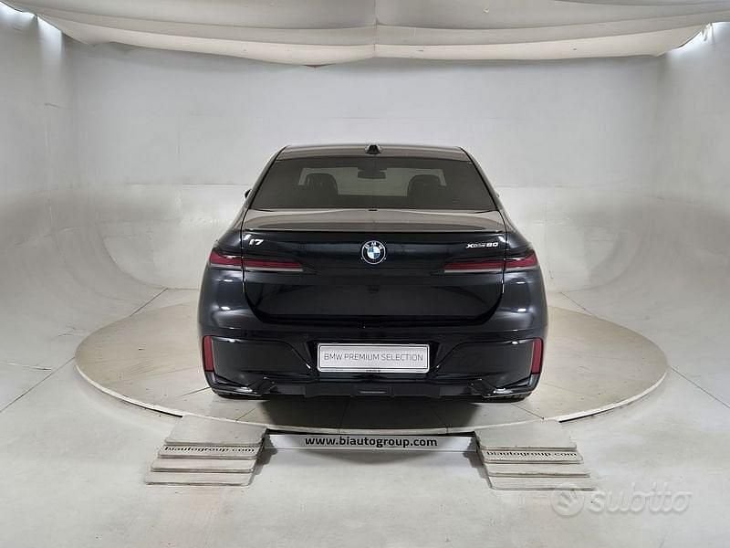 Usata BMW i7 M Sport 400 kW (544 CV) 2024 Nero Berlina