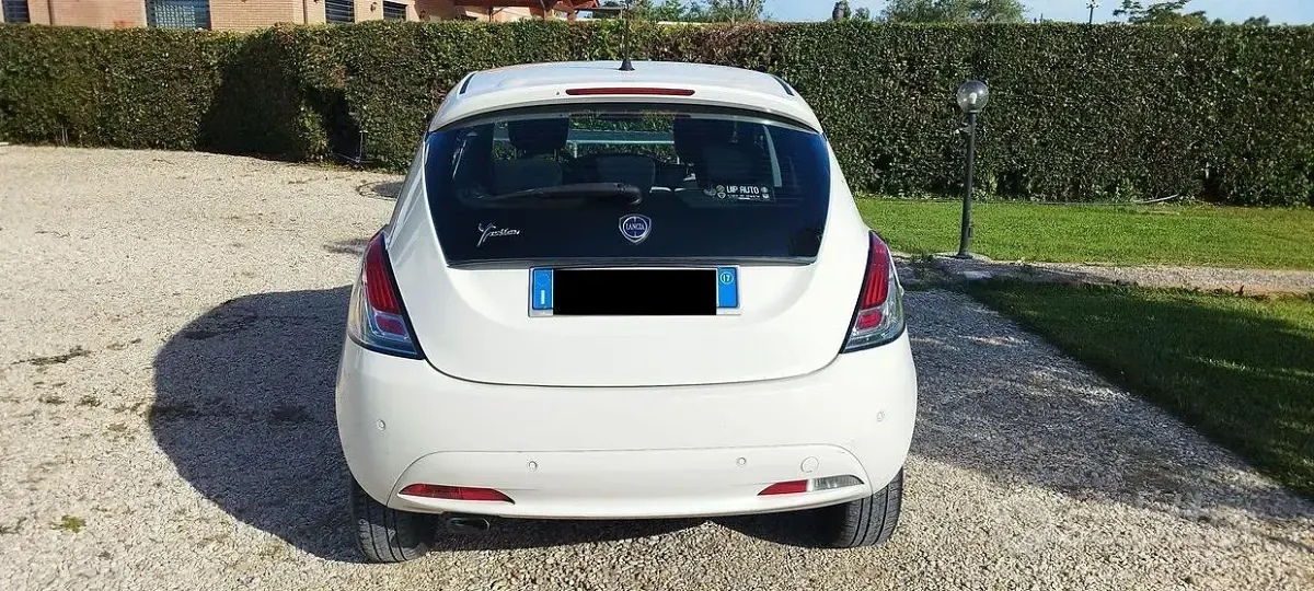 Usata Lancia Ypsilon 69 CV (50 kW) 2017 Bianco Utilitaria