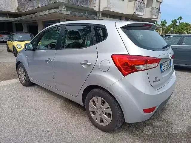 Usata Hyundai ix20 Comfort 77 CV (56 kW) 2013 Grigio Utilitaria