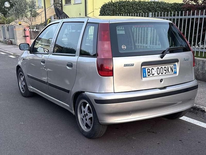 Usata Fiat Punto Star 60 CV (44 kW) 1999 Argento Berlina