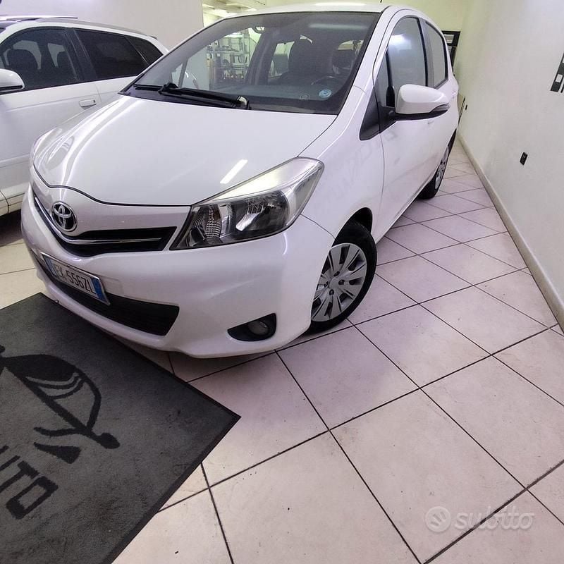 Usata Toyota Yaris 2012 Bianco Utilitaria