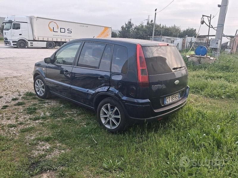 Usata Ford Fusion 68 CV (50 kW) 2005 Blu Utilitaria