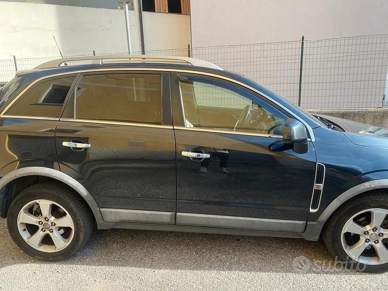 Usata Opel Antara 150 CV (110 kW) 2010 Nero SUV