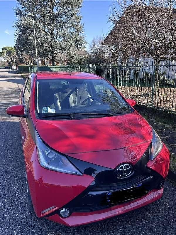Usata 2015 Toyota Aygo X-wave Due volumi | 7100 € (Ottimo prezzo) - Immagine 1/4