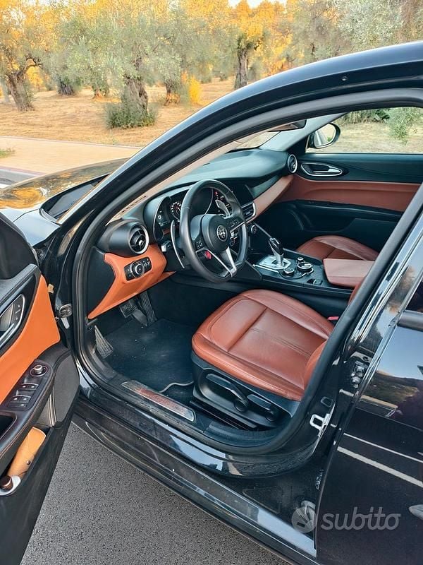 Usata Alfa Romeo Giulia Super 180 CV (132 kW) 2016 Nero Berlina