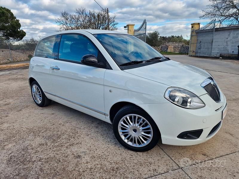 Usata Lancia Ypsilon 69 CV (50 kW) 2011 Bianco Utilitaria