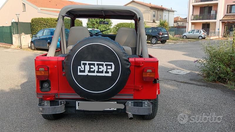 Usata Jeep Wrangler 103 CV (75 kW) 1991 Rosso SUV