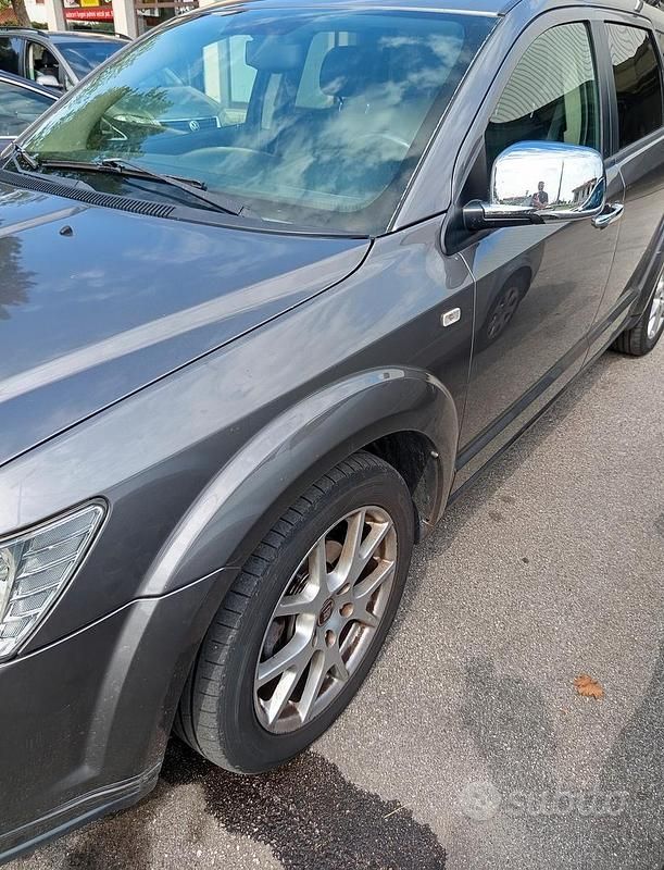 Grigio Usata 2012 Fiat Freemont SUV | 6000 € (Buon prezzo) - Immagine 1/4