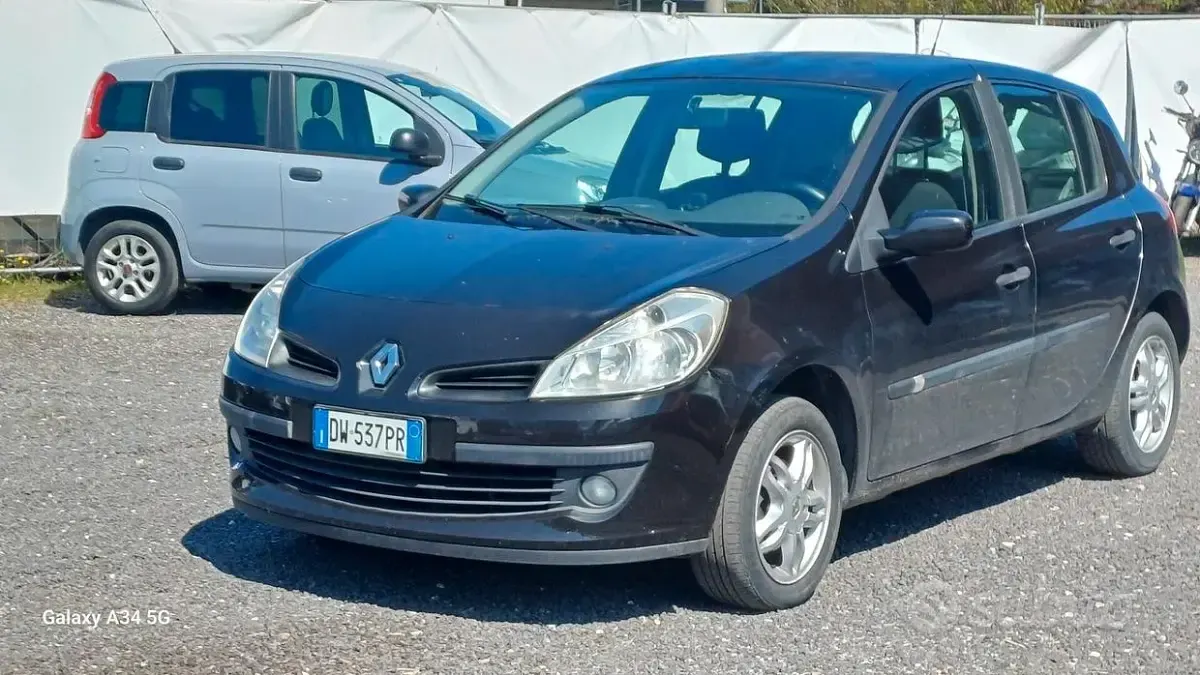 Usata Renault Clio II Dynamique 75 CV (55 kW) 2009 Nero Berlina