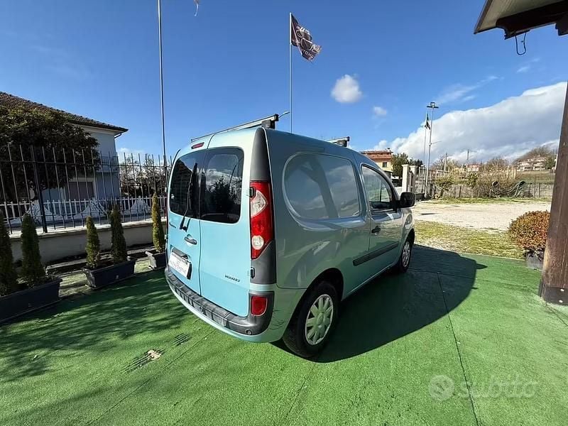 Usata Renault Kangoo 90 CV (66 kW) 2010 Blu