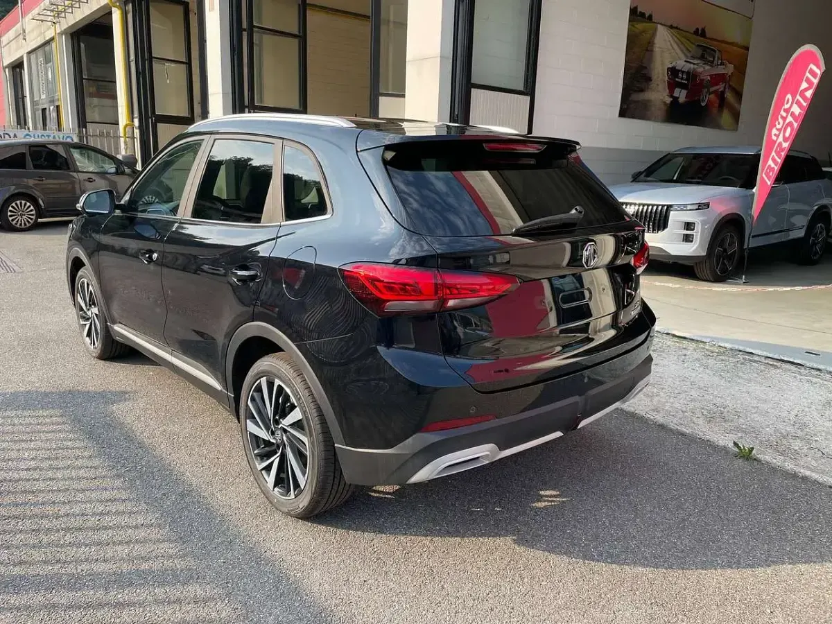Nuova MG ZS Luxury 116 CV (85 kW) 2026 Nero SUV