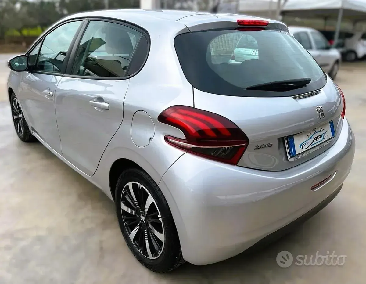 Usata Peugeot 208 75 CV (55 kW) 2018 Grigio Utilitaria
