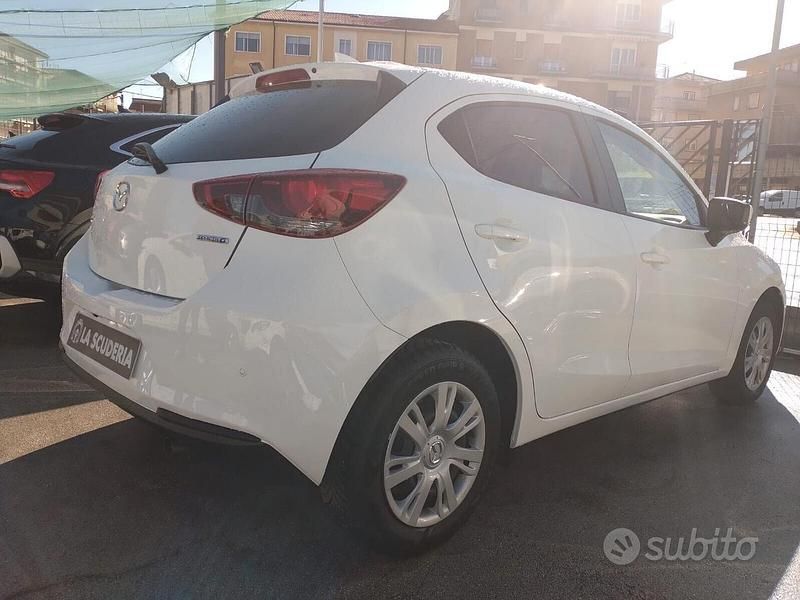 Usata Mazda 2 Exclusive 90 CV (66 kW) 2021 Bianco Berlina