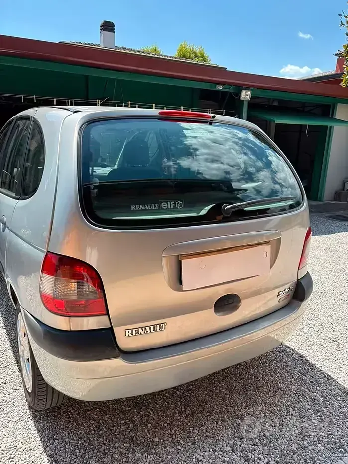 Usata Renault Scénic 102 CV (75 kW) 2001 Grigio Monovolume