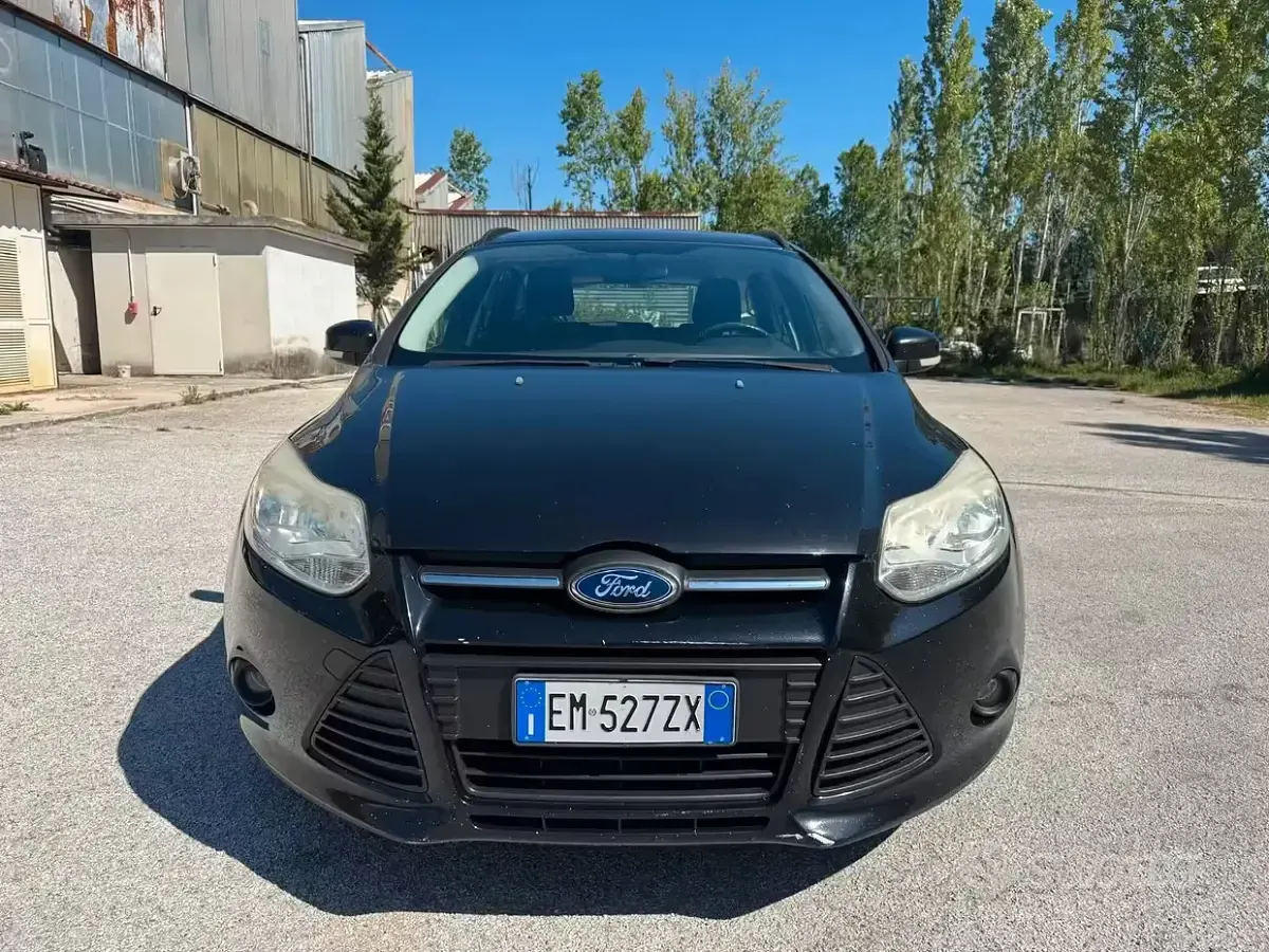 Usado Ford Focus 116 HP (85 kW) 2012 Preto Carrinha