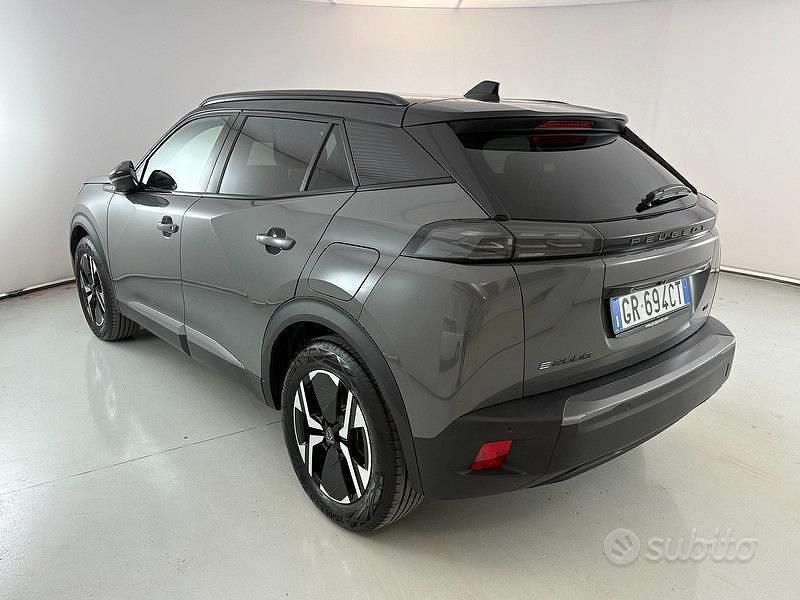 Usata Peugeot e-2008 GT 61 kW (84 CV) 2023 Grigio SUV