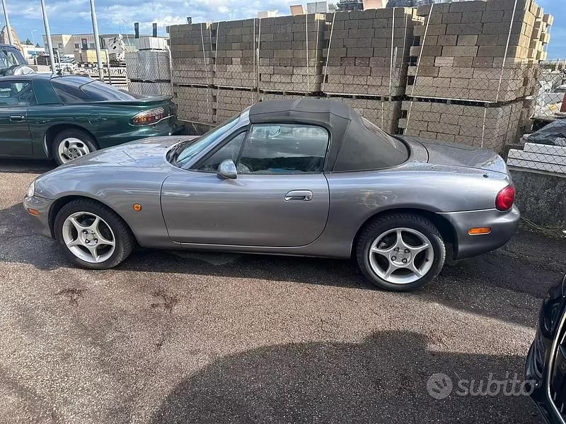 Usata Mazda MX5 110 CV (80 kW) 2005 Grigio Cabrio