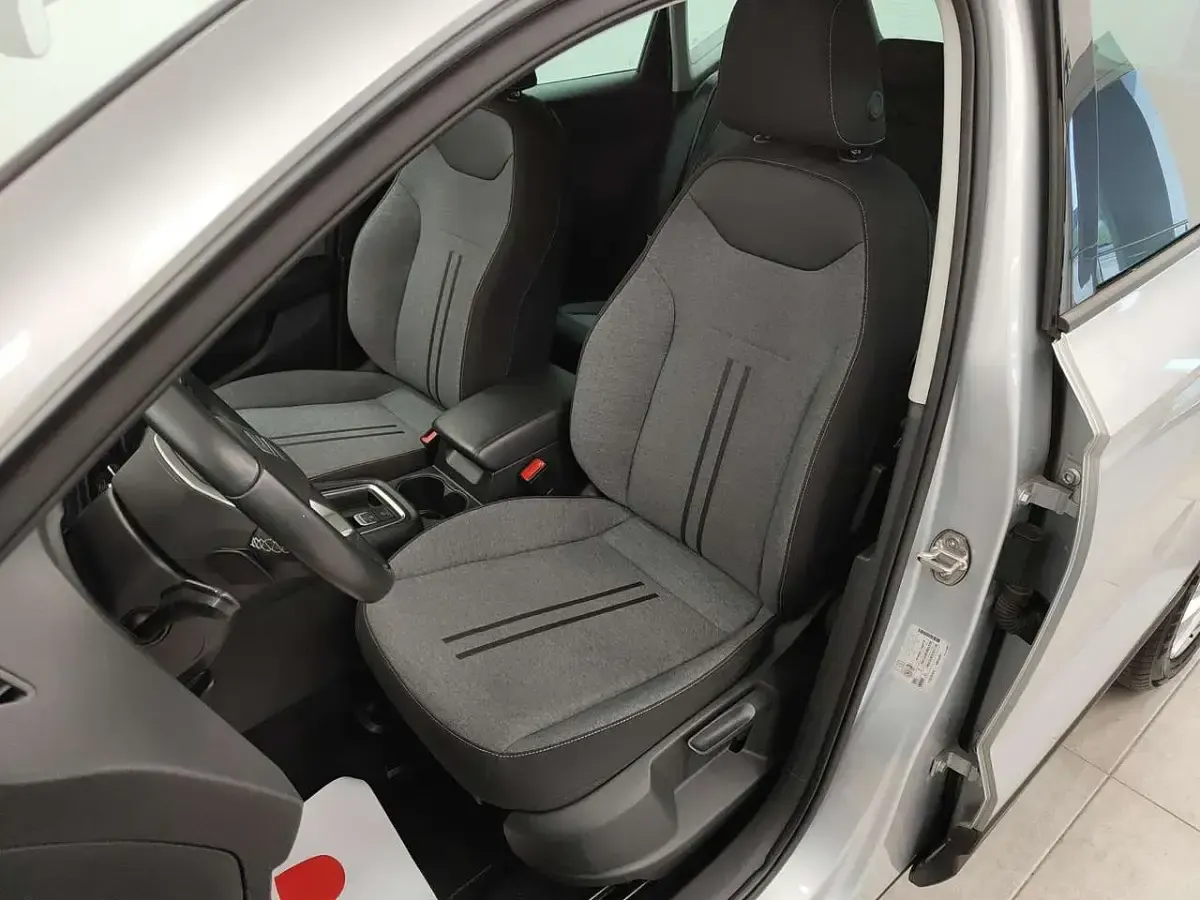 Usata Seat Ateca 150 CV (110 kW) 2023 Argento SUV