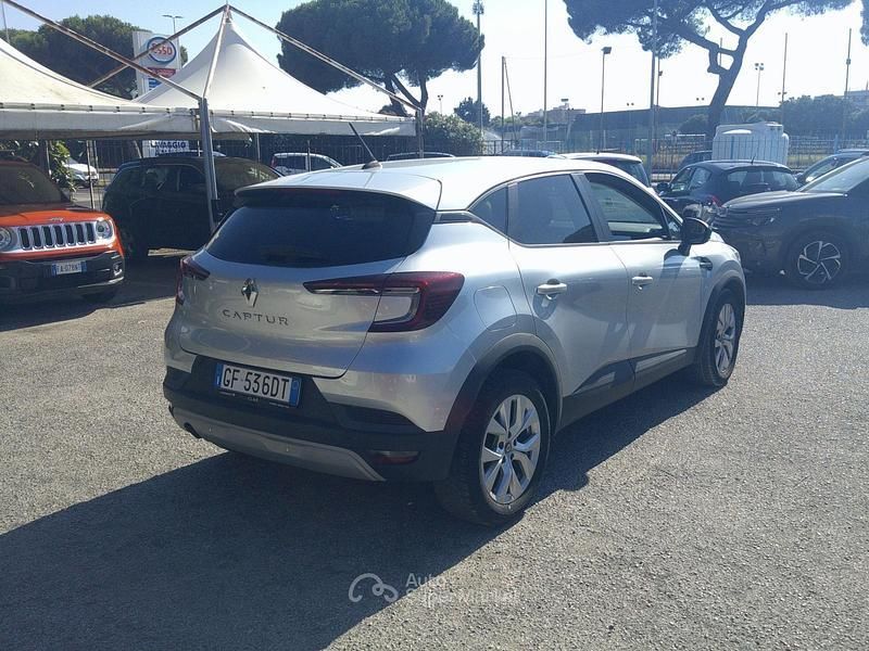 Usata Renault Captur Zen 91 CV (66 kW) 2021 Argento SUV