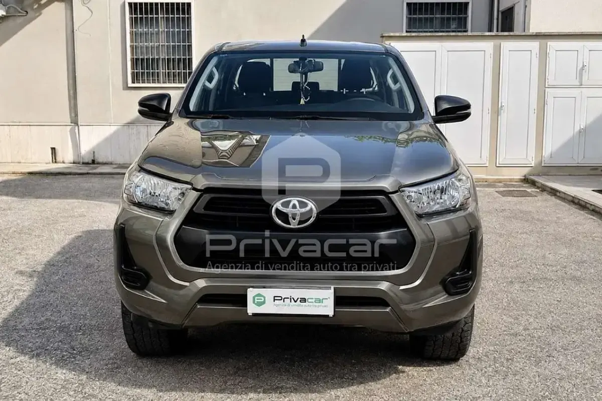 Usata Toyota HiLux Lounge 150 CV (110 kW) 2021 Marrone Pick-up