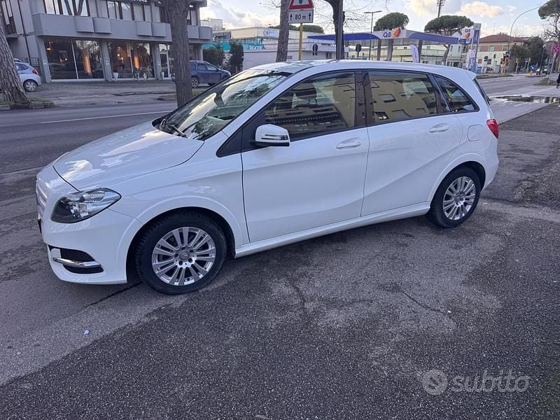 Usata Mercedes B200 156 CV (114 kW) 2014 Bianco Monovolume