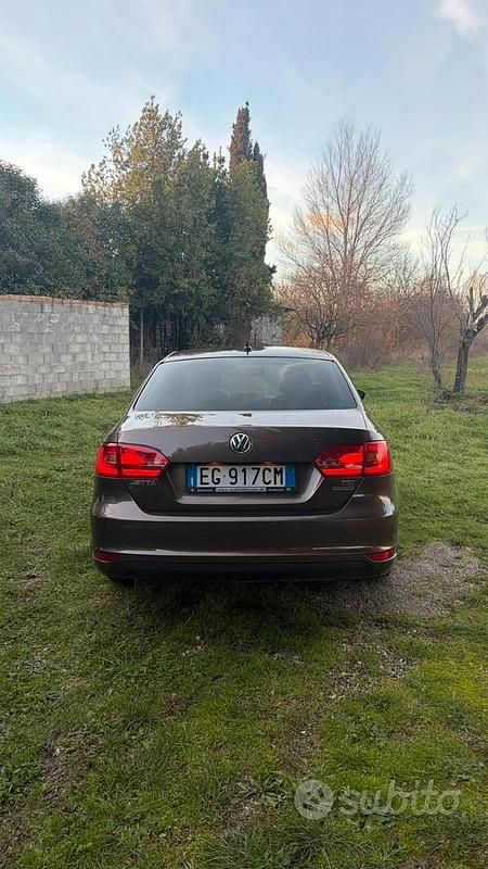 Usata VW Jetta 53 CV (38 kW) 2012 Marrone Berlina
