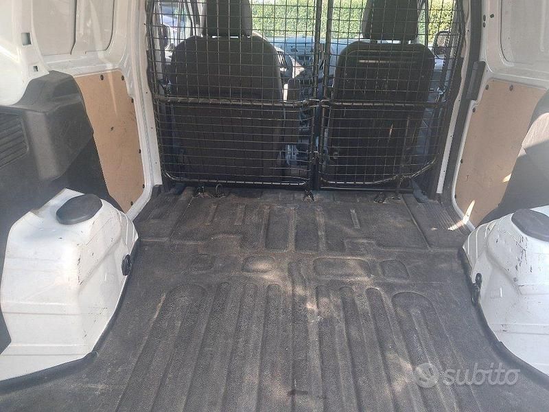 Usata Ford Courier 2018 Bianco Monovolume