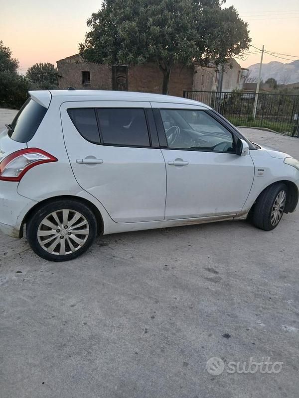 Usata Suzuki Swift 75 CV (55 kW) 2011 Bianco Utilitaria