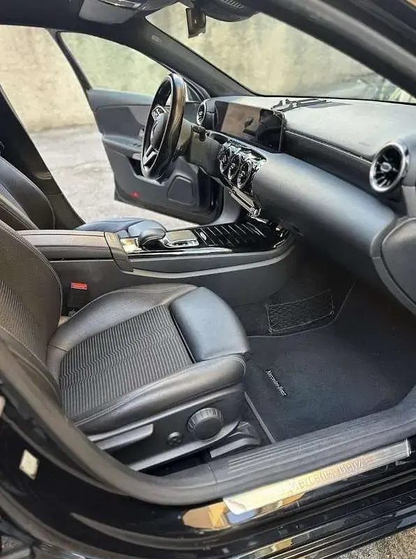 Usata Mercedes A180 116 CV (85 kW) 2019 Nero Berlina