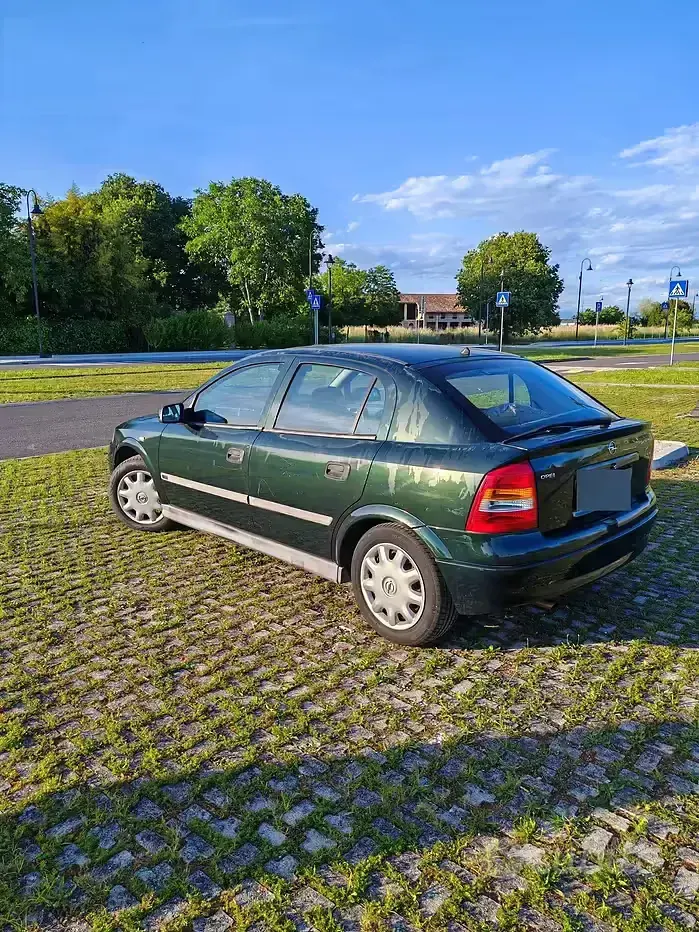 Usata Opel Astra 101 CV (74 kW) 1998 Verde Station wagon