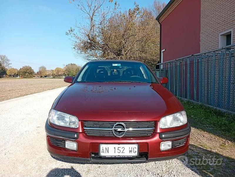 Usata Opel Omega 131 CV (96 kW) 1997 Rosso Berlina