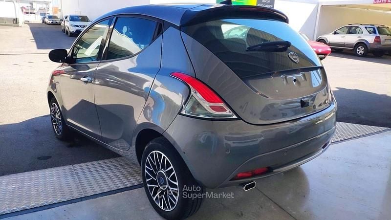 Usata Lancia Ypsilon S 69 CV (50 kW) 2024 Grigio Utilitaria