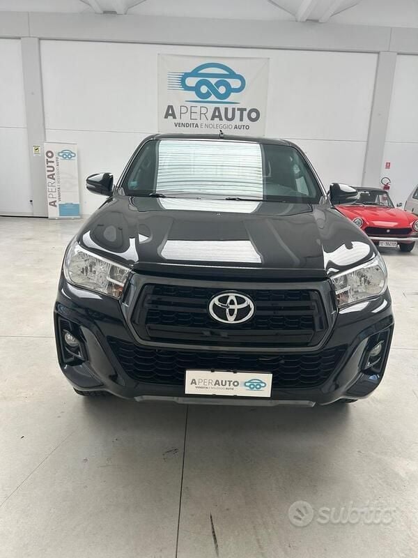 Usata Toyota HiLux Lounge 150 CV (110 kW) 2019 Nero Pick-up